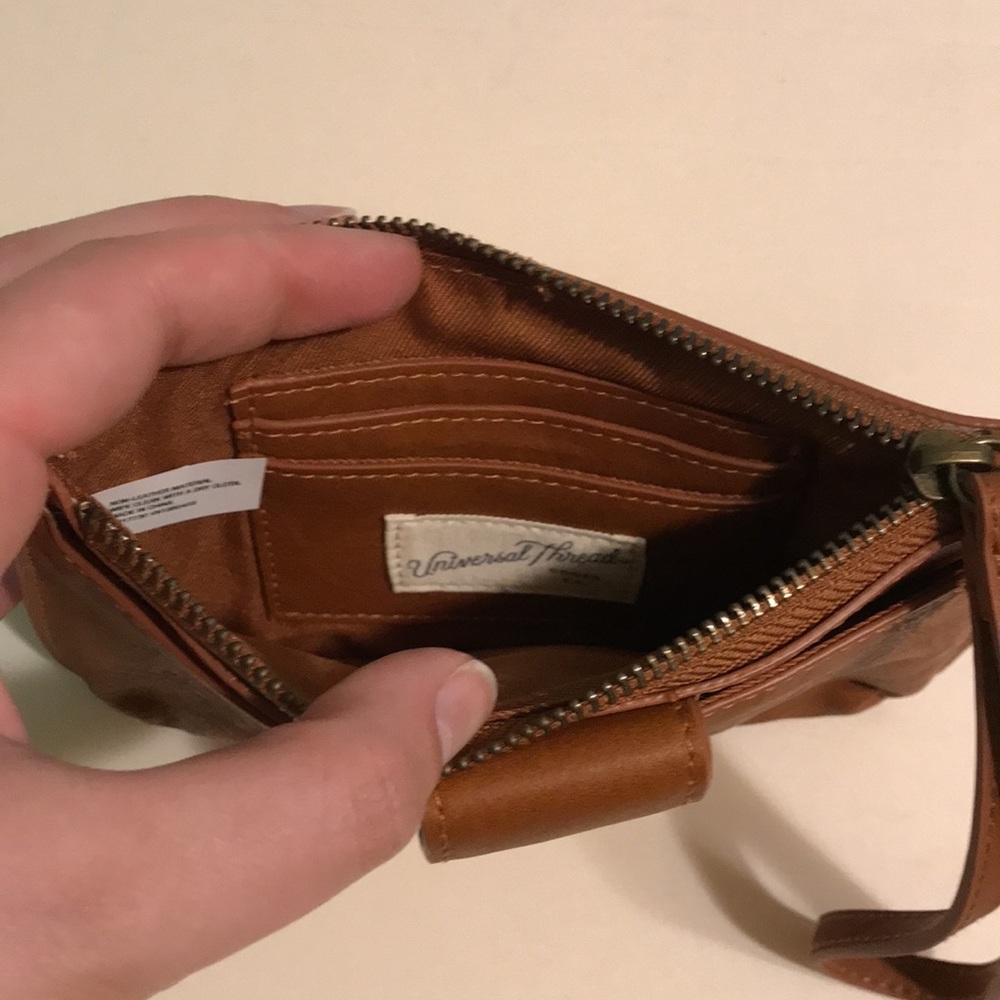 Never Used! Universal Thread Wristlet - image 5